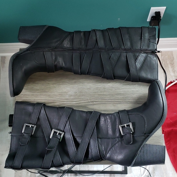 Madden Girl Kiickbak Heel Boots Black Pari Size 10 Womans with Buckles - Picture 10 of 10